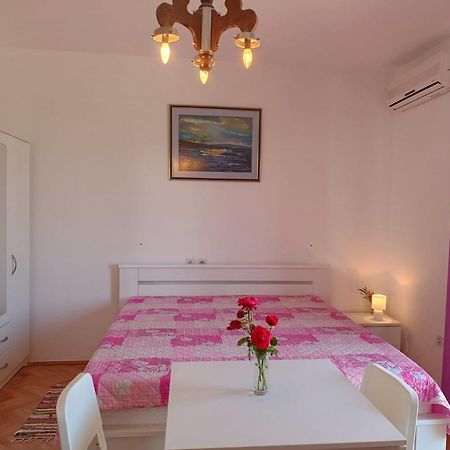 Apartments Nela Jelsa  Bilik gambar