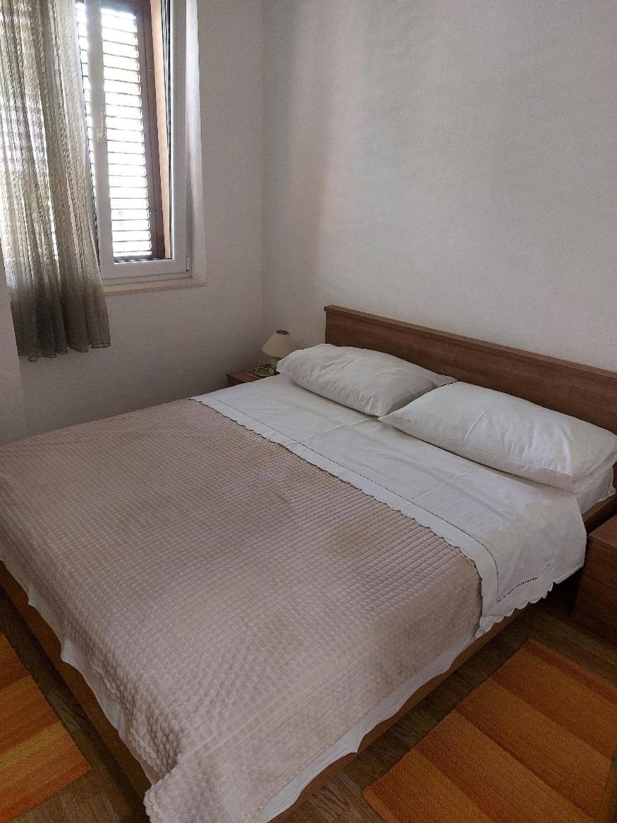 Apartments Nela Jelsa  Bilik gambar